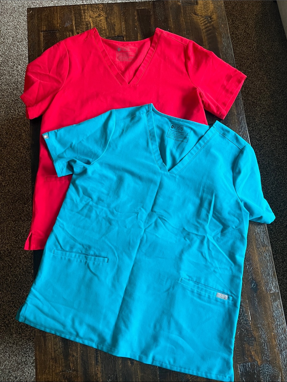 Lot of 2 Figs Women’s Short Sleeve V-Neck Scrub Tops in Red & Turquoise Size L